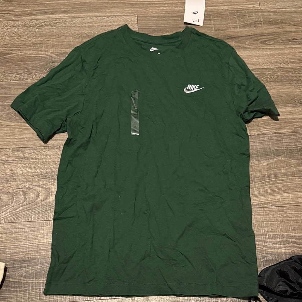 Nike Men's Dark Green Short Sleeve Tee